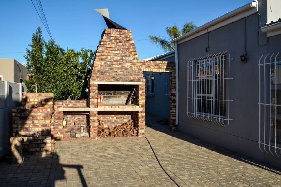 4 Bedroom Property for Sale in Vredendal Western Cape